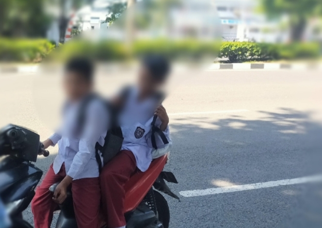 Wow, Dua Bocah SD Nekat mengendarai Roda Dua tanpa Memakai Helm