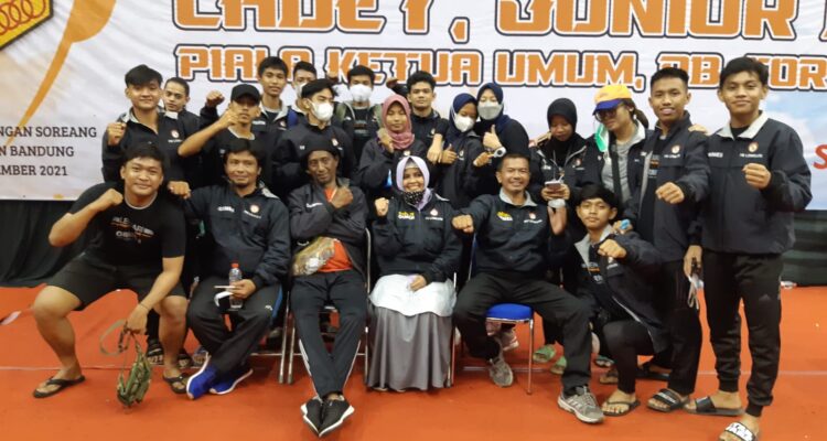 Foto: tim PB LEMKARI yang mengikuti kejurnas Cadet-Junior-U21 di Bandung (La Roni)