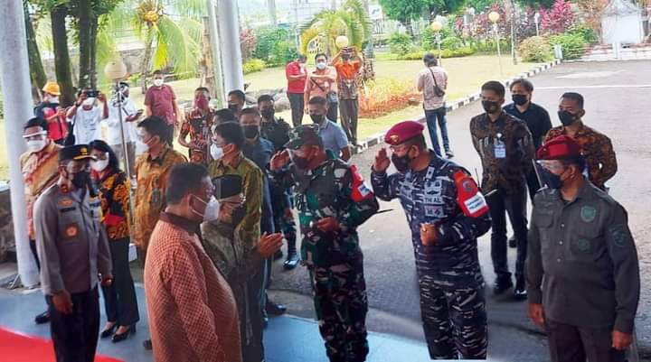 Wakil Presiden RI KH. Ma'ruf Amin Tiba di Manado dan Disambut Danlantamal Vlll Manado (dok.istimewa)