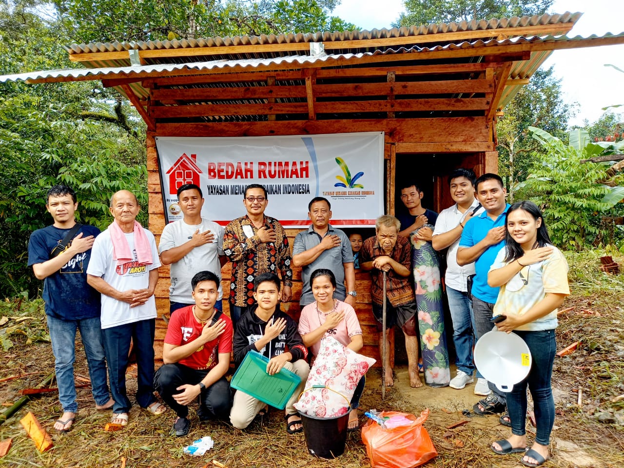 Yayasan Menabur Kebaikan Indonesia Lakukan “Bedah Rumah” Kepada Salah Satu Warga Kurang Mampu