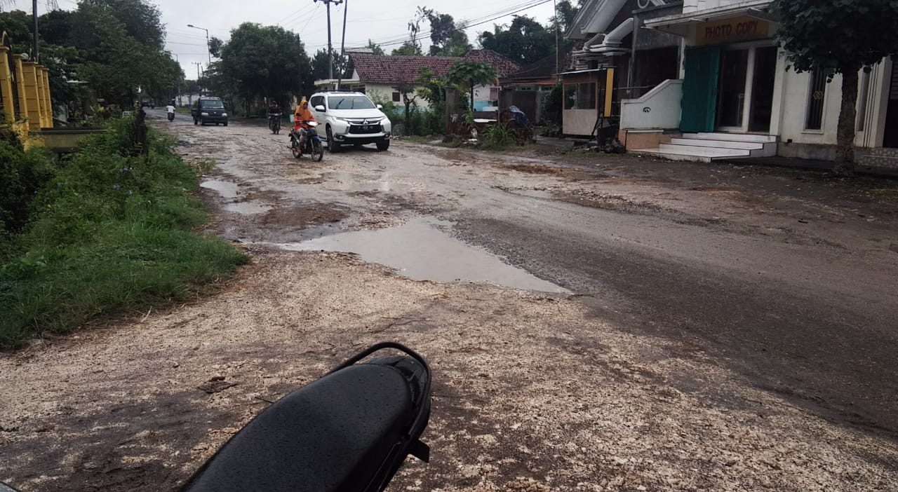 Kondisi Jalan yang rusak parah (dok.Saiful)