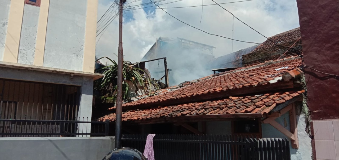 Kebakaran Jln Kujang kawasan rumah padat penduduk /Foto: Muhammad Fadli Sinatrya