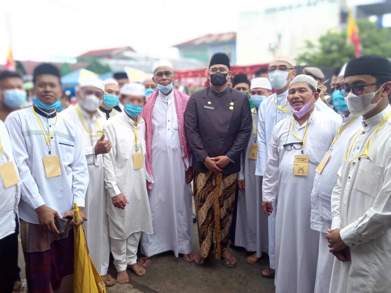 Walikota Medan Muhammad Bobby Afif Nasution, SE, MM beserta rombongan mengadakan safari Jum'at di Mesjid At-Taqwa (foto: Rudi Hartono)