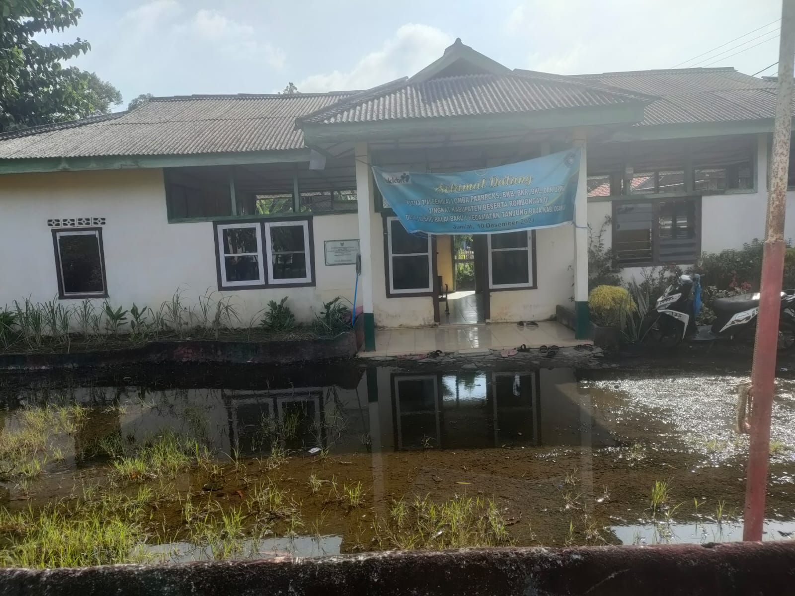 Kantor Kelurahan Sungai Pinang Tidak Terawat “Lurah Datang Siang” Pelayanan Masyarakat Terhambat