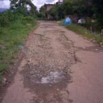 Warga Keluhkan Jalan Rusak di Desa Benteng Palioi