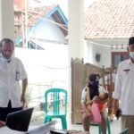 Nuridin Kepala Desa Kebojongan Kecamatan Comal ikut terlibat memantau langsung kegiatan Vaksinasi (dok.istimewa)
