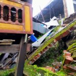 Hujan Deras Mengakibatkan Bangunan Rumah Roboh dan Tanah Longsor