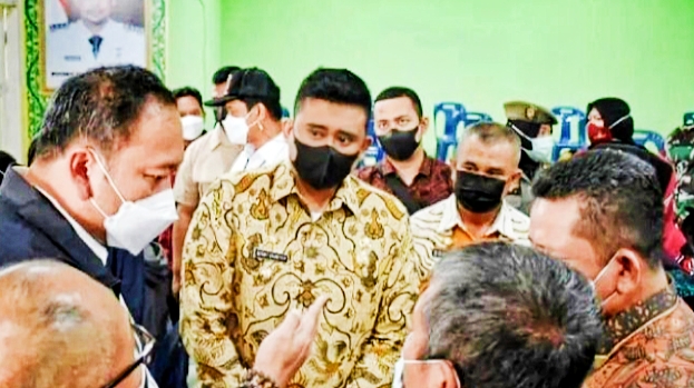 Bobby Meninjau Langsung Pemberian KPM di Kelurahan Mabar Kota Medan