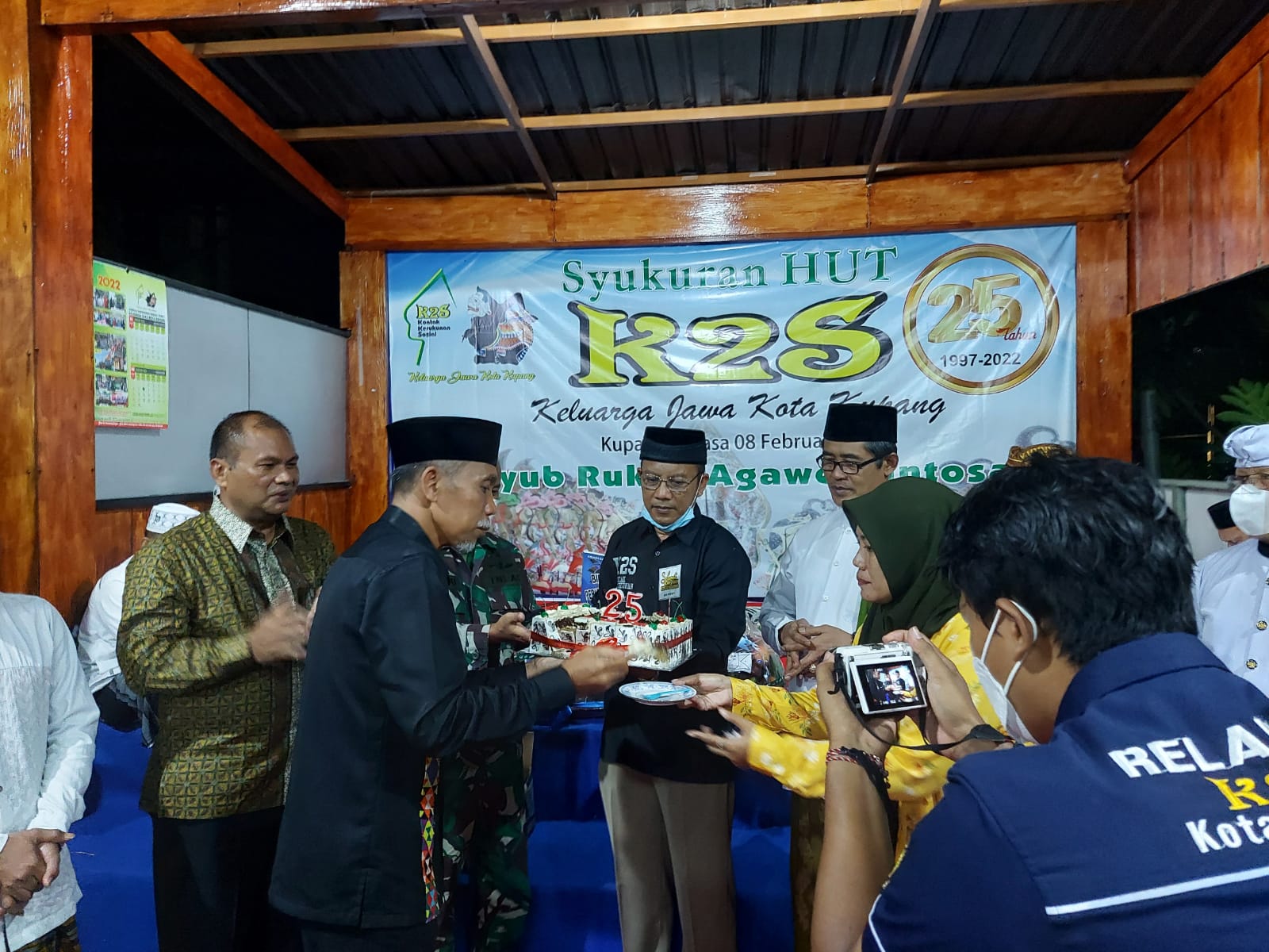 Potong Kue Ultah oleh Ketua Umum K2S (dok.istimewa)
