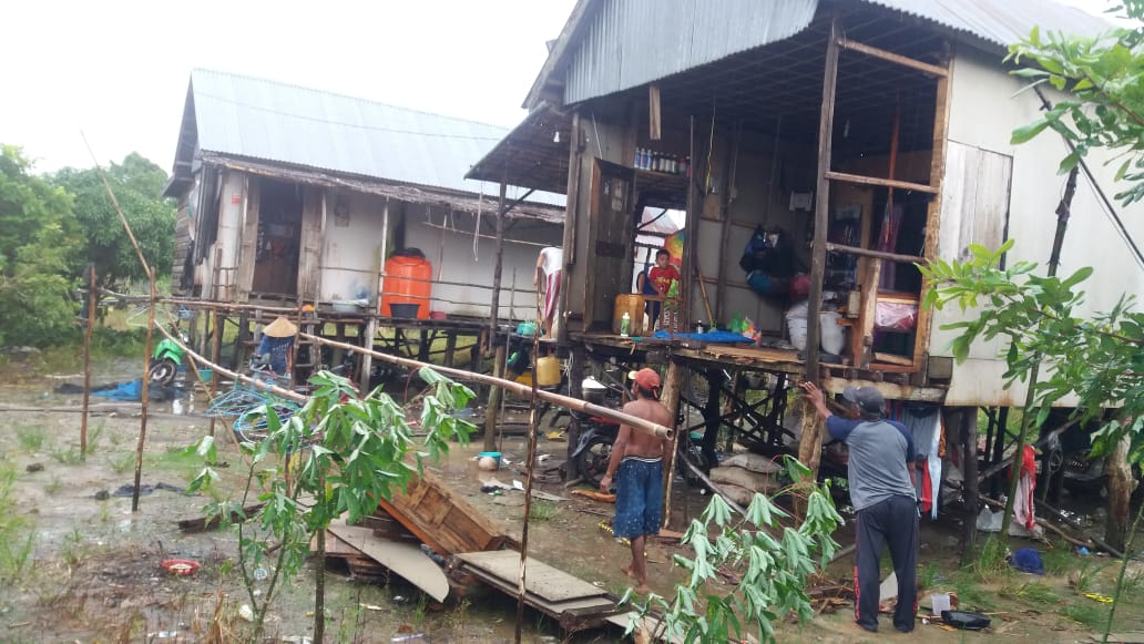 Rumah Nanang rusak berat akibat angin Puting Beliung