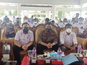 Zoom Video Conference Kapolri dihadiri Muspida, TNI dan Polri kabupaten Toba di Aula Pendopo Kantor Bupati