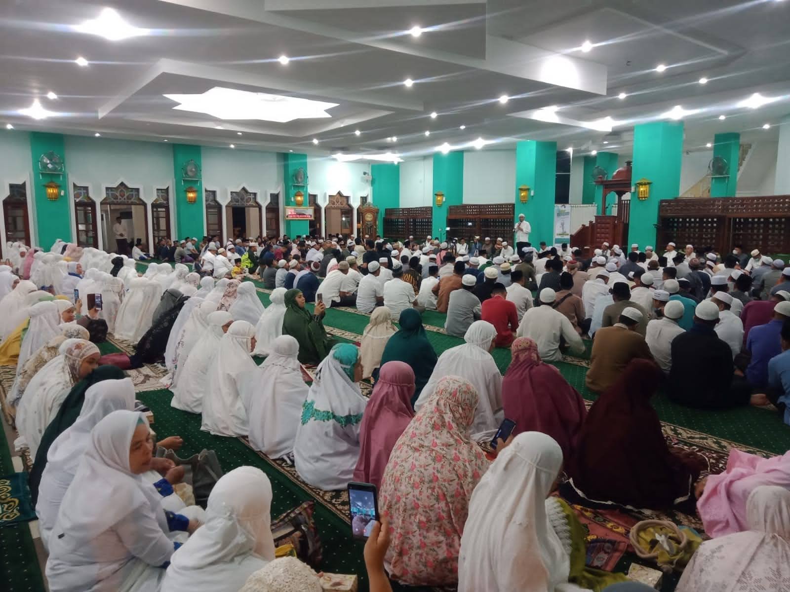 Tabligh Akbar, Ribuan Jama’ah Berdatangan di Mesjid Agung Nur Ala Nur