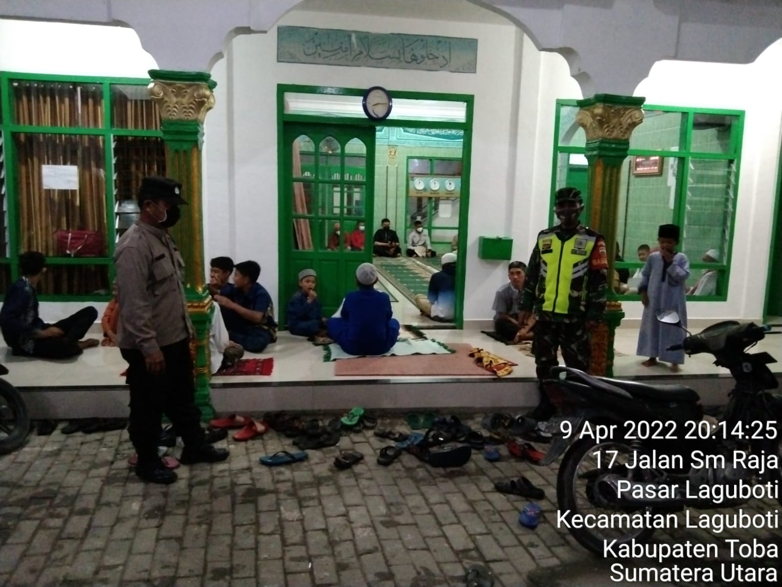 Pelaksanaan Puasa Ramadhan Polsek Laguboti Polres Toba lakukan Pengamanan Sholat Tarawih