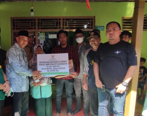 Bupati Pemalang Menyerahkan Bantuan Secara Simbolis untuk Korban Tenggelamnya KM Setia Makmur 06