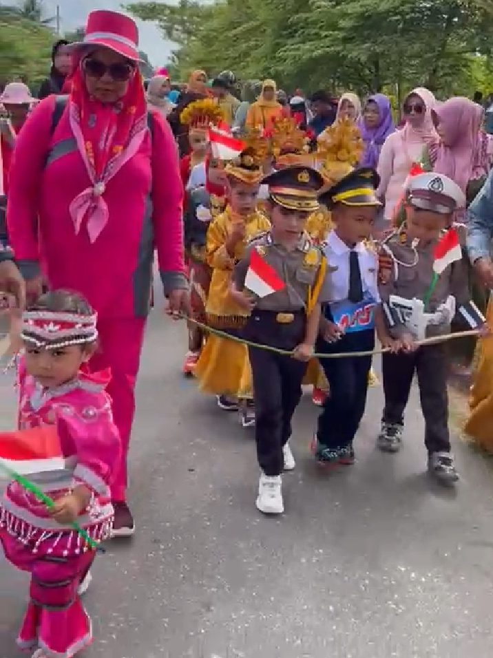 TK Darma Wanita Kelurahan Wamelai Mubar, Ikut Karnaval untuk Meriahkan HUT RI ke-77