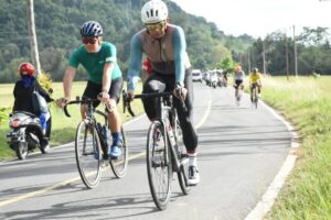 Tingkatkan Kebersamaan dan Kebugaran, Kasrem 141/Toddopuli Gowes Bareng Komunitas Bikers Bone