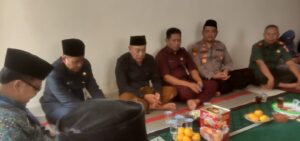 Ketua Komisi D DPRD Kabupaten Pemalang Mendampingi PLT Bupati Pemalang Dalam Acara Takziah di Desa Ambo Kulon Kecamatan Comal
