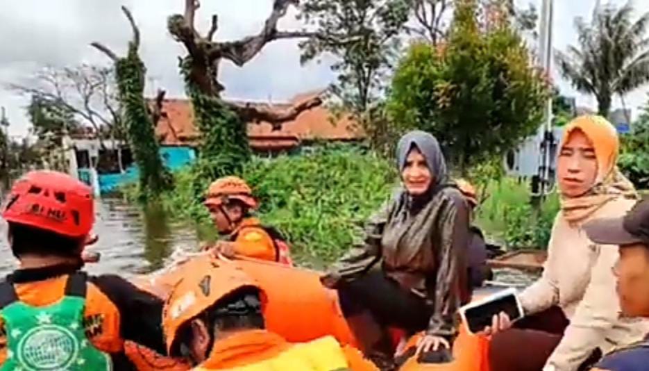 Bupati Pekalongan Mengecek Kondisi Banjir di Desa Pacar Kecamatan Tirto