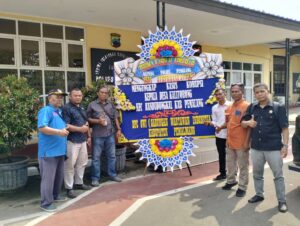 DPC GWI Pemalang Kirimkan Karangan Bunga Kepada Polres Pemalang Sebagai Ucapan Terimakasih dan Apresiasi Atas Kinerja Dan Keberhasilannya Mengungkap Kasus Korupsi Desa Kalitorong